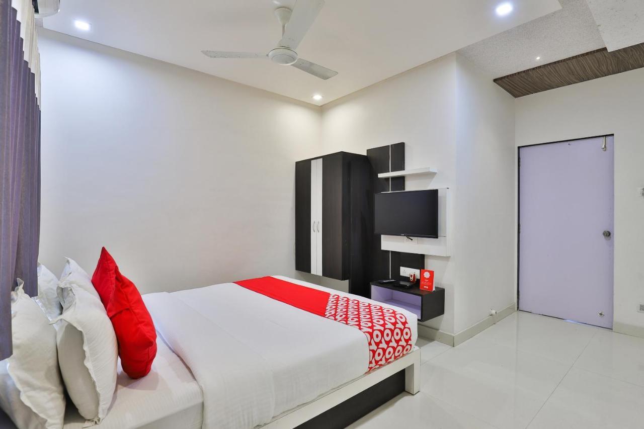 Oyo 18807 Vrajbhoomi Hotel Somnath Exterior photo